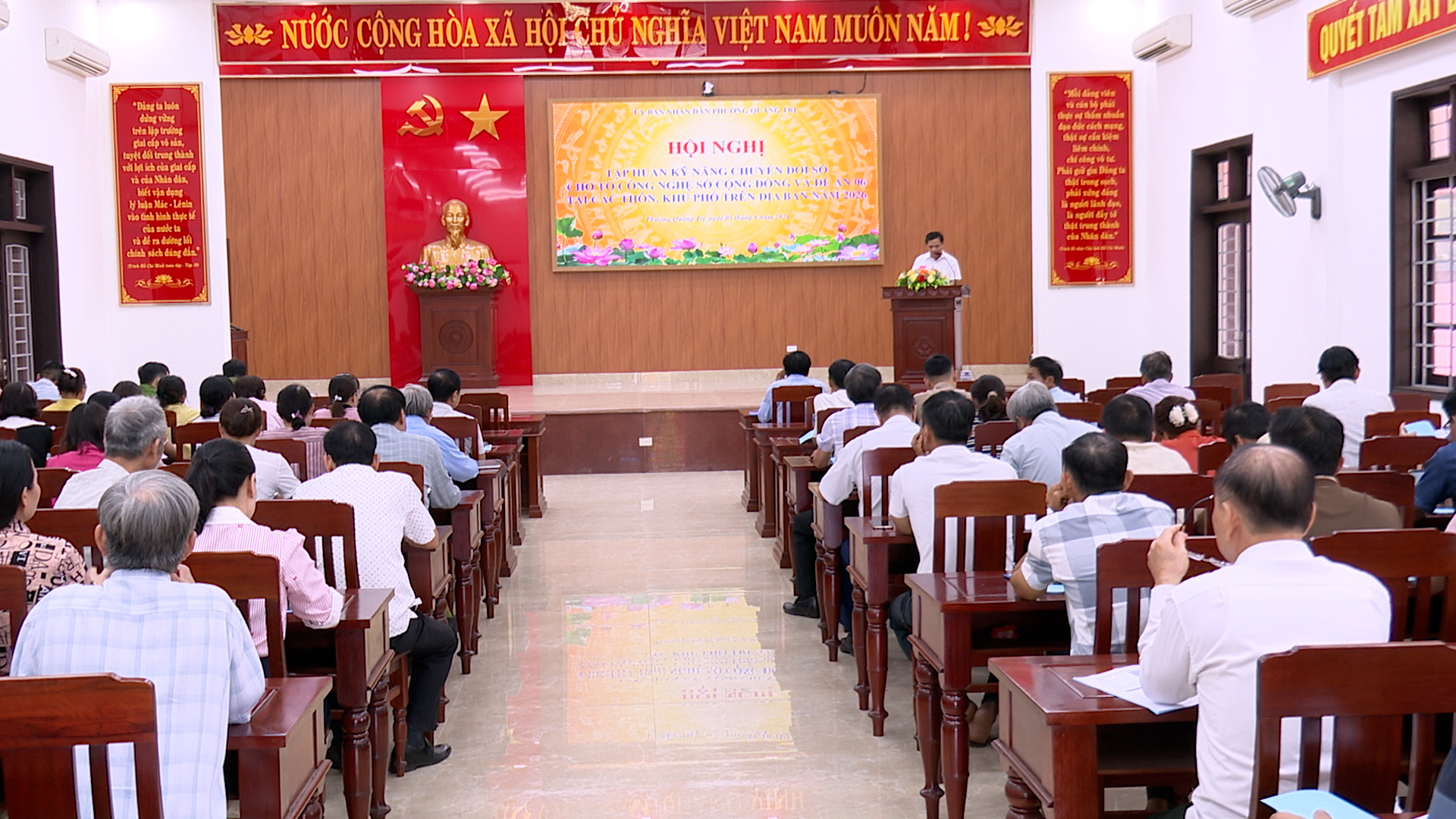 Phòng Văn hóa – xã hội phường Quảng Trị tổ chức lớp tập huấn kỹ năng chuyển đổi số cho Tổ Công nghệ số cộng đồng và Đề án 06