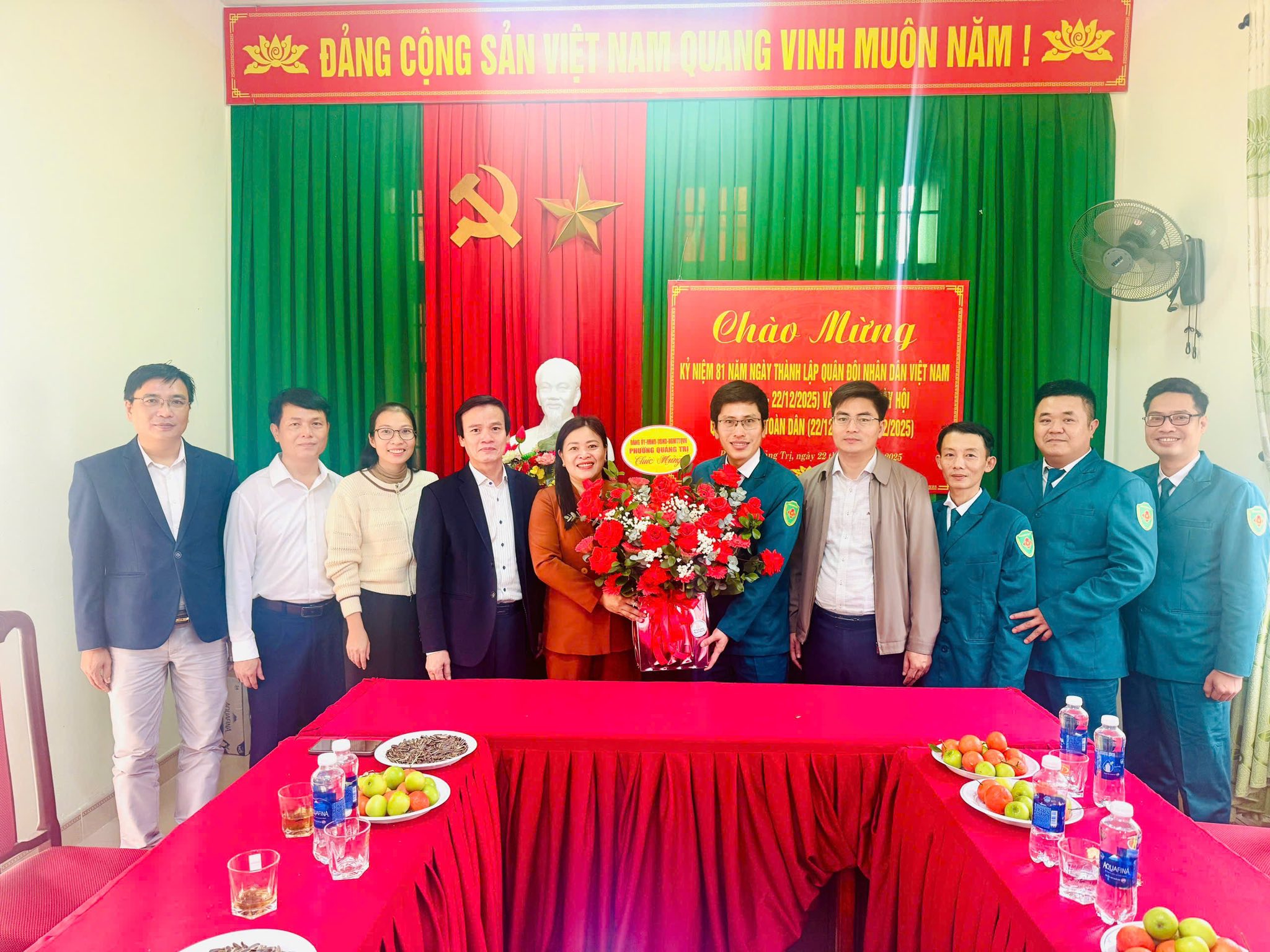 Phường Quảng Trị thăm, chúc mừng các đơn vị quân đội nhân ngày 22/12