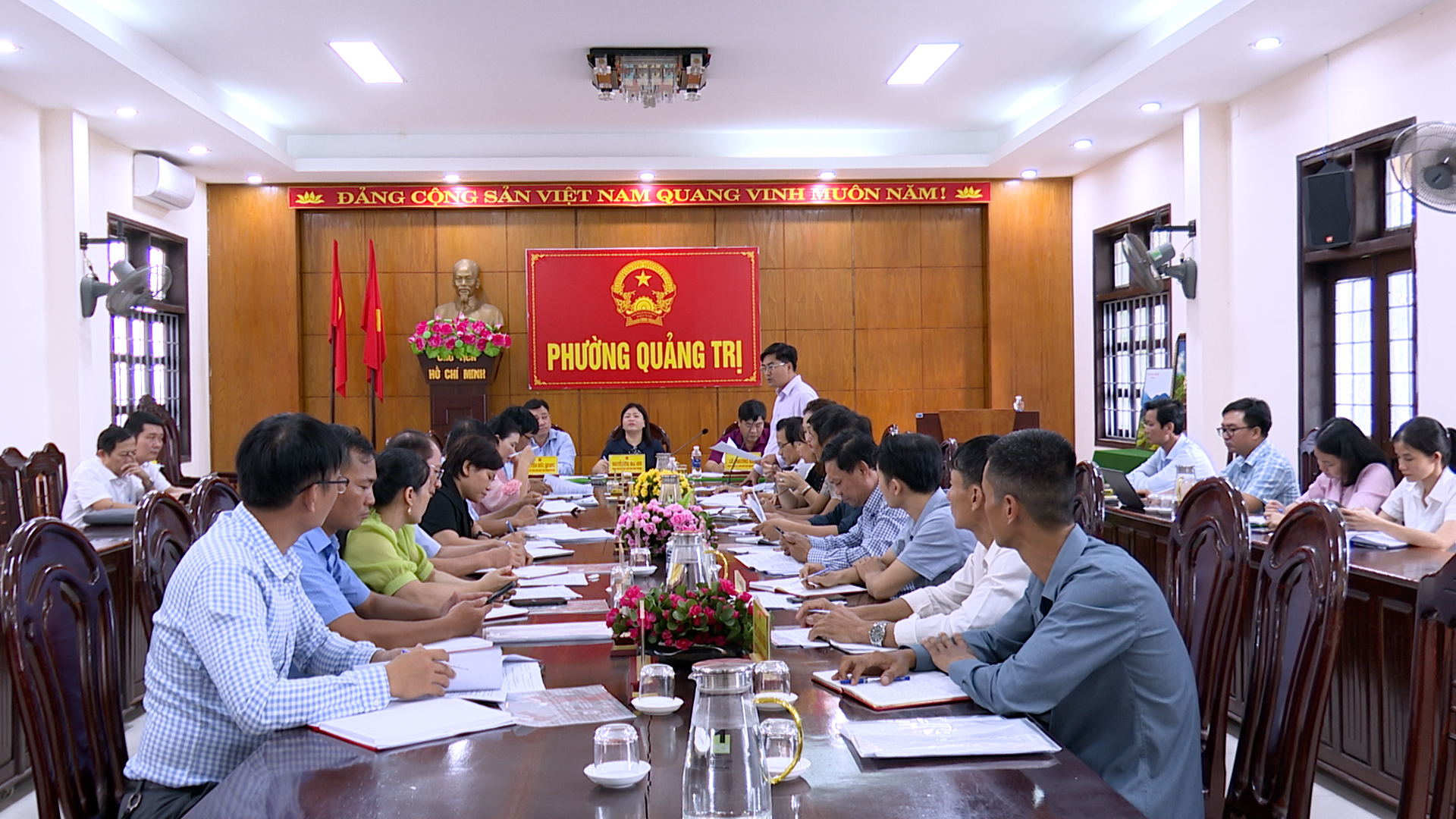 UBND phường Quảng Trị làm việc với các khu phố trên địa bàn